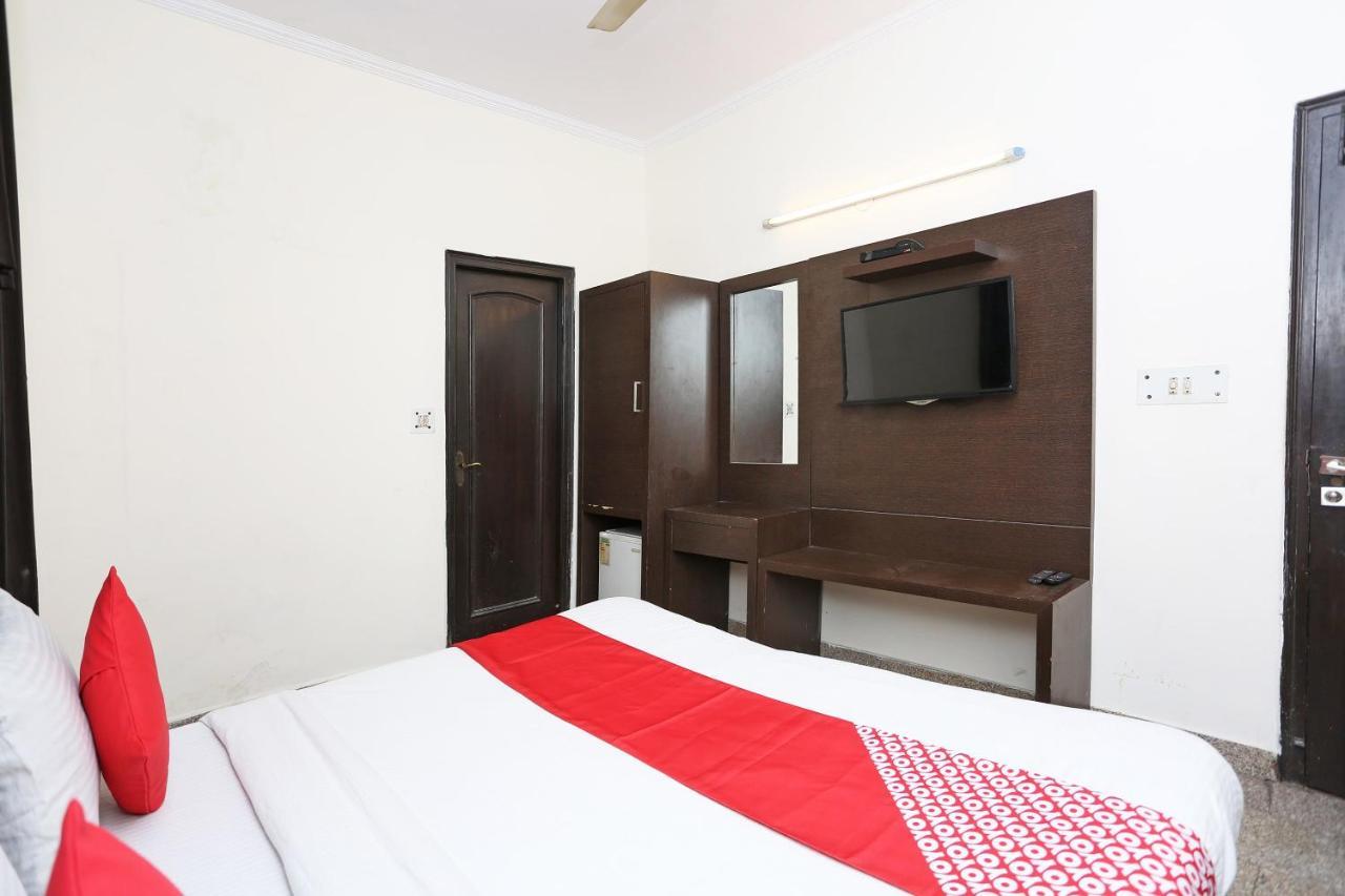 Oyo 8188 Vardhmaan Inn Delhi (National Capital Territory of India) Exterior foto