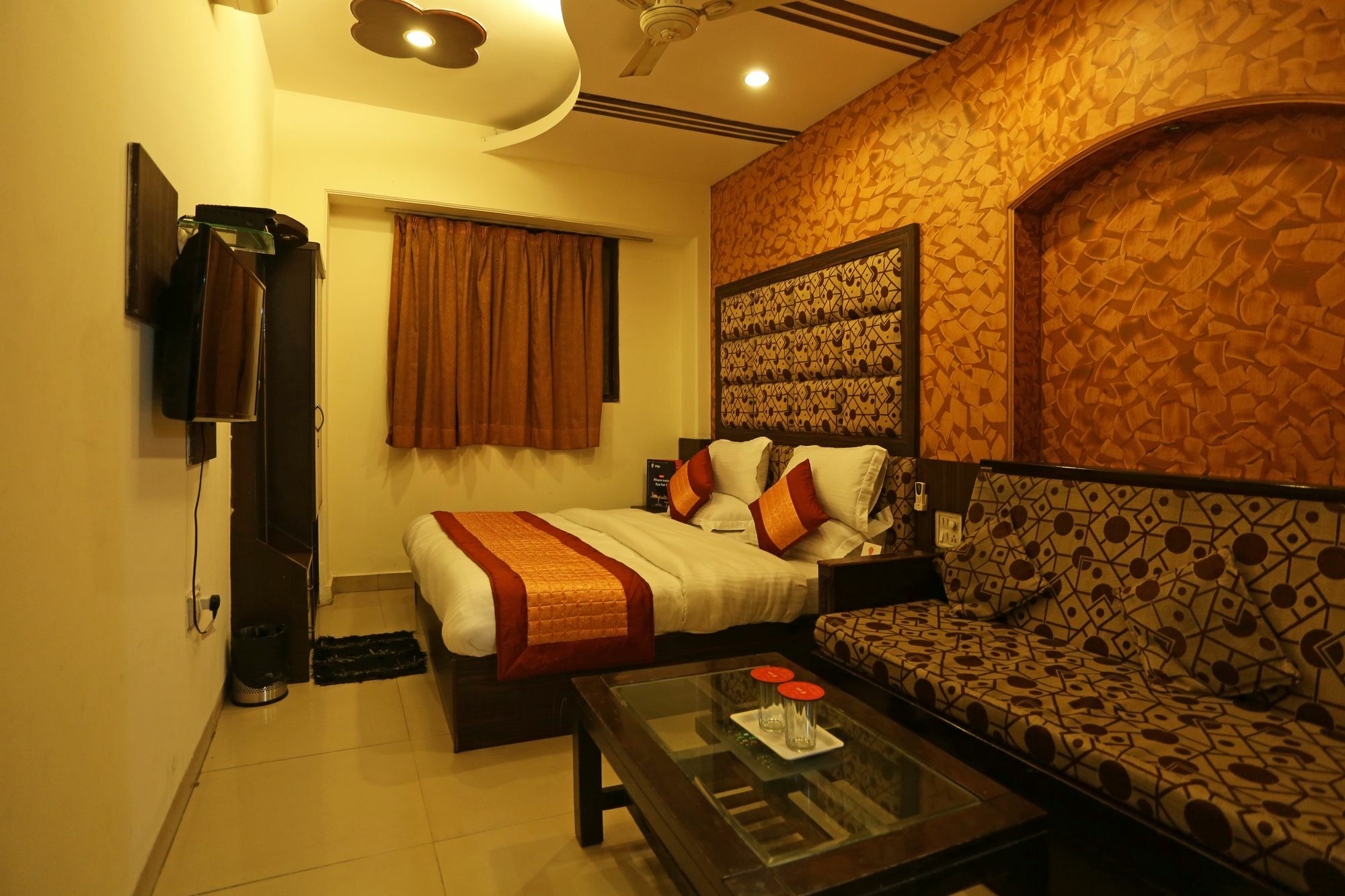 Oyo 8188 Vardhmaan Inn Delhi (National Capital Territory of India) Exterior foto
